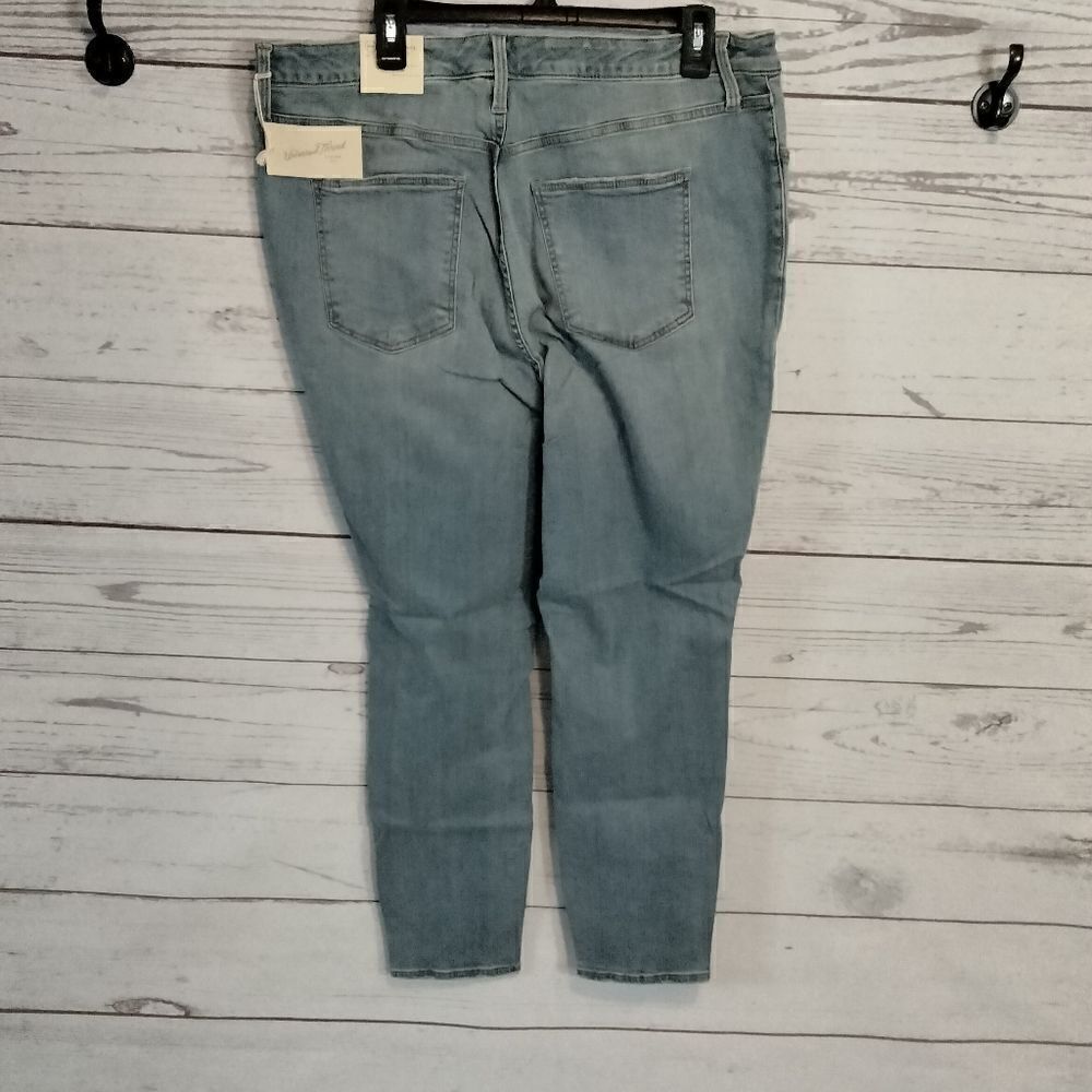 New Without tags "Universal Thread" woman's jeans - Picture 3 of 12